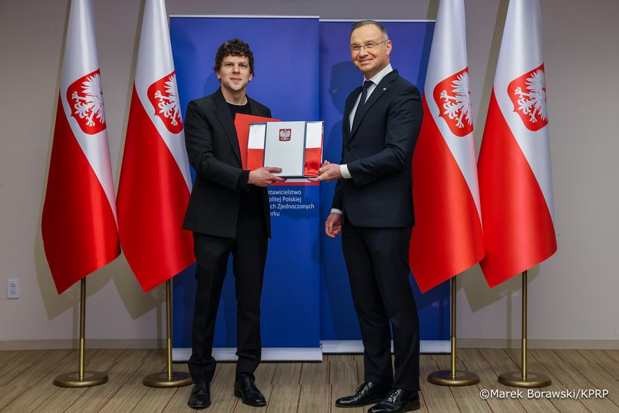 029_Andrzej_Duda_nadanie_obywatelstwa_Jesse_Eisenberg_05-03-2025_MB1_5105.jpg