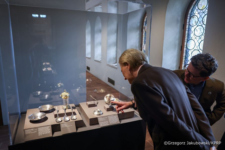 008_Agata_Kornhauser_Duda_wizyta_Met_Cloisters_04-03-2025_GJB_4181.jpg.JPG