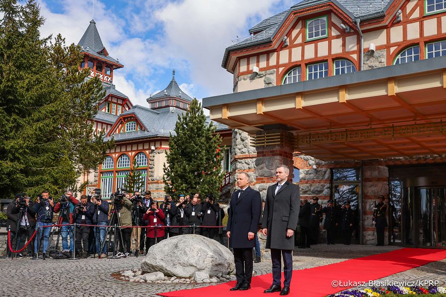 007_Andrzej_Duda_Wizyta_Słowacja_przylot_01-04-2025_LB_11970.jpg.JPG