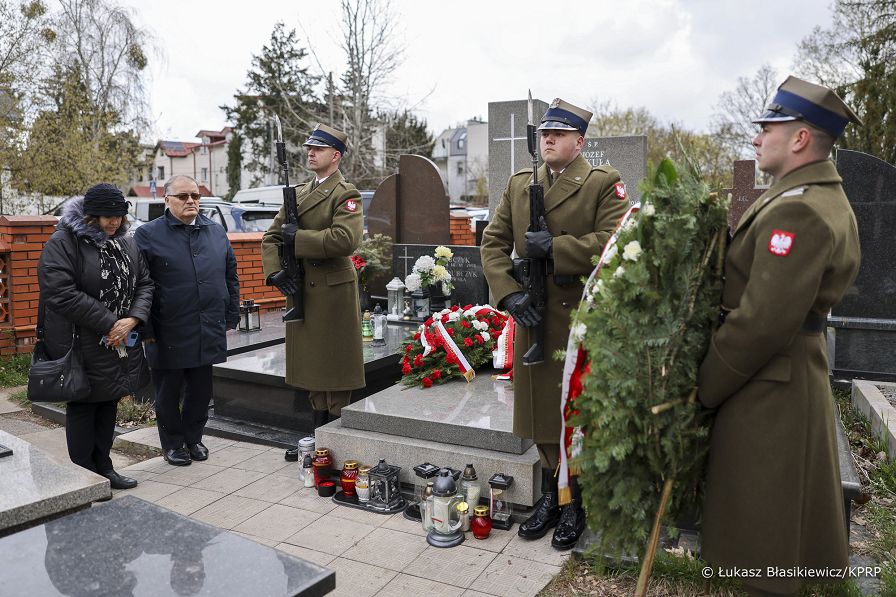 03_Andrzej_Dera_15_rocznica_Katastrofy_Smolenskiej_wieniec_Jerzy_Szmajdzinski-_20250410_LB_17041.jpg