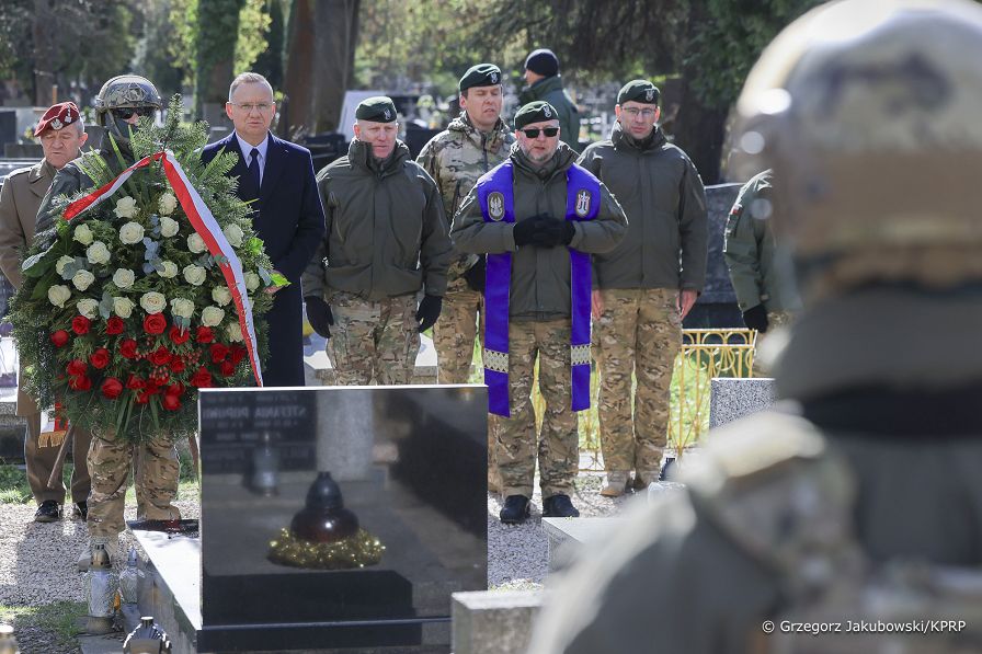 22_Andrzej_Duda_15_rocznica_Katastrofy_Smolenskiej_wieniec_Wlodzimierz_Potasinski -_20250410_GJA_4509.jpg
