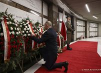 01_Andrzej_Duda_15_rocznica_Katastrofy_Smolenskiej_wieniec_Swiatynia_Opacznosci_Bozej-_20250410_MB1_8005.jpg