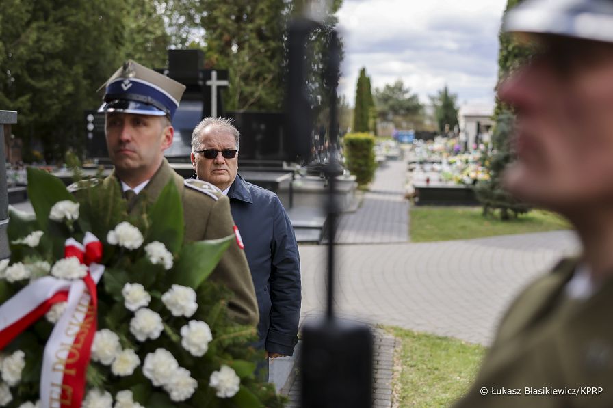 01_Andrzej_Dera_15_rocznica_Katastrofy_Smolenskiej_wieniec_Ryszard_Rumianek-_20250410_LB_16944.jpg