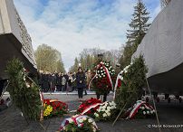 04_Katarzyna_Pawlak_Mucha_15_rocznica_Katastrofy_Smolenskiej_wieniec_Pomniki_Ofia_Katastrofy_Smolenskiej_20250410_MB1_7810.jpg