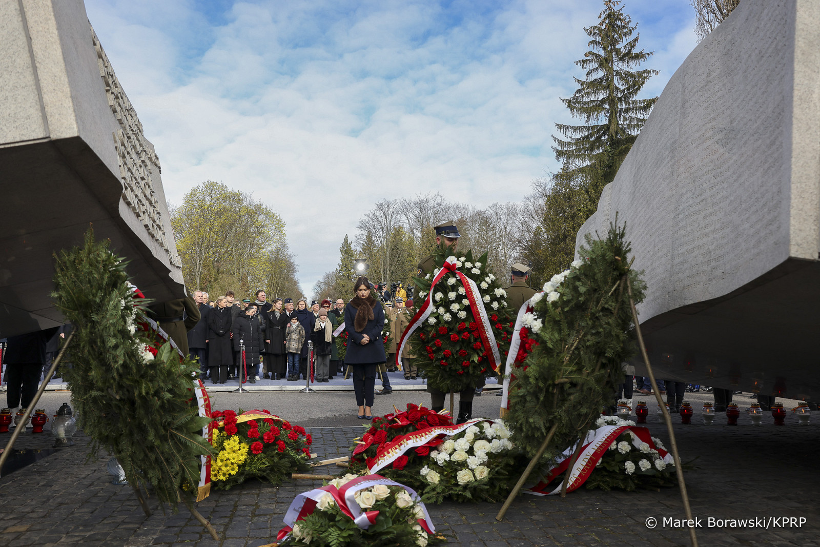 04_Katarzyna_Pawlak_Mucha_15_rocznica_Katastrofy_Smolenskiej_wieniec_Pomniki_Ofia_Katastrofy_Smolenskiej_20250410_MB1_7810.jpg [877.10 KB]