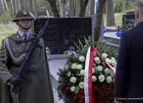 26_Andrzej_Duda_15_rocznica_Katastrofy_Smolenskiej_wieniec_Ewa_Bakowska -_20250410_GJB_5967.jpg