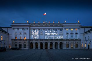001_Iluminacja_85_Rocznica_Zbrodni_Katynskiej_20250413_LB_10021.jpg