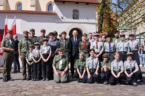 005_Prezydent_Andrzej_Duda_wieniec_Krzyz_Katynski_wypowiedz_20250413_LB_19352.jpg