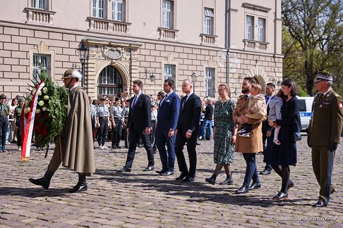 001_Prezydent_Andrzej_Duda_wieniec_Krzyz_Katynski_wypowiedz_20250413_LB_19178.jpg