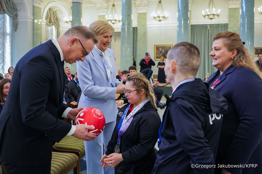 018_Andrzej_Duda_Agata_Kornhauser_Duda_odznaczenia_olimpiady_specjalne_14-04-2025_GJB_6446.JPG.JPG