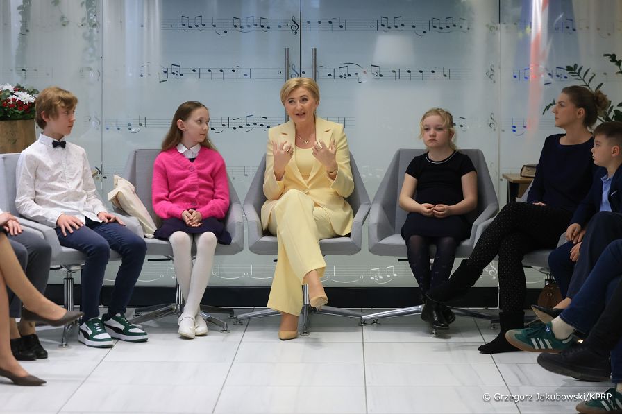 003_Agata_Kornhauser_Duda_spotkanie_przedstawiciele_Polskiej_Szkoly_im_Marii_Sklodowskiej_Curie_20250415_GJA_7072.jpg