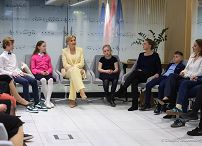 005_Agata_Kornhauser_Duda_spotkanie_przedstawiciele_Polskiej_Szkoly_im_Marii_Sklodowskiej_Curie_20250415_GJA_7119.jpg