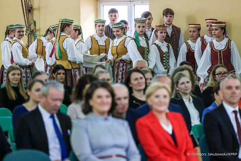 004_Agata_Kornhauser_Duda_wizyta_Prezydentowa_Diana_Nausediene_Liceum_Punsk_20250401_GJA_0028.jpg