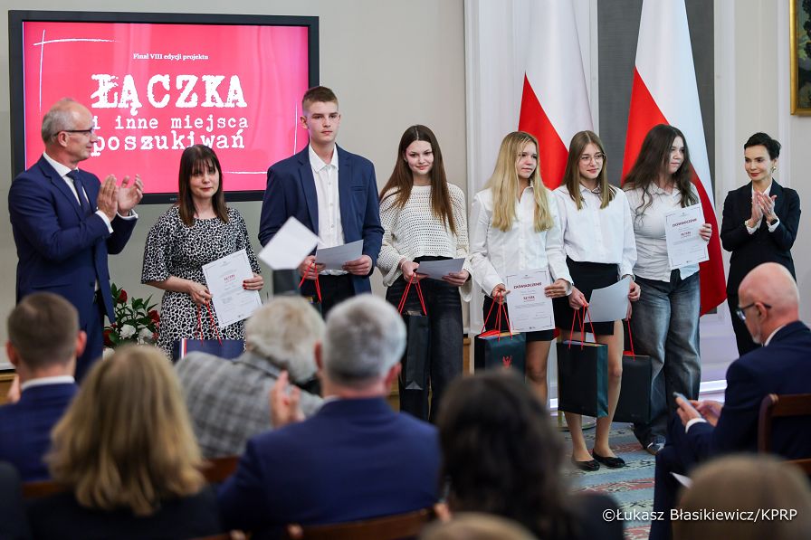 010_Finał_VIII_edycja_projekt_Łączka_i_inne_miejsca_poszukiwań_23-04-2025_LB_13925.jpg.JPG