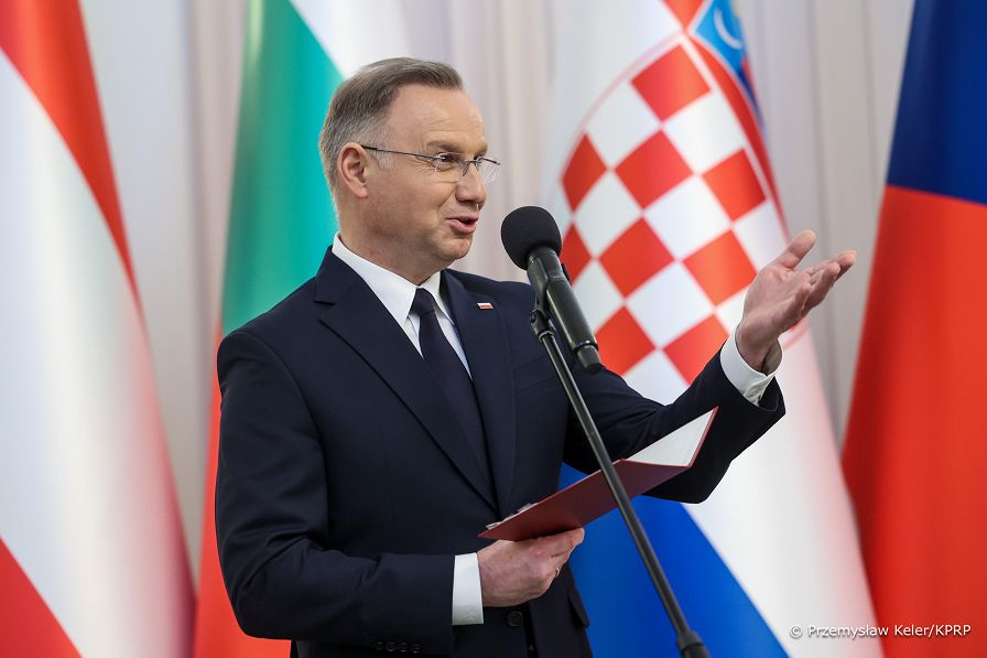 015_a_Para_Prezydencka_obiad_oficjalny_Szczyt_Trojmorza_Warszawa_Family_photo_20250428_PK2_4742.jpg