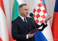 015_a_Para_Prezydencka_obiad_oficjalny_Szczyt_Trojmorza_Warszawa_Family_photo_20250428_PK2_4742.jpg