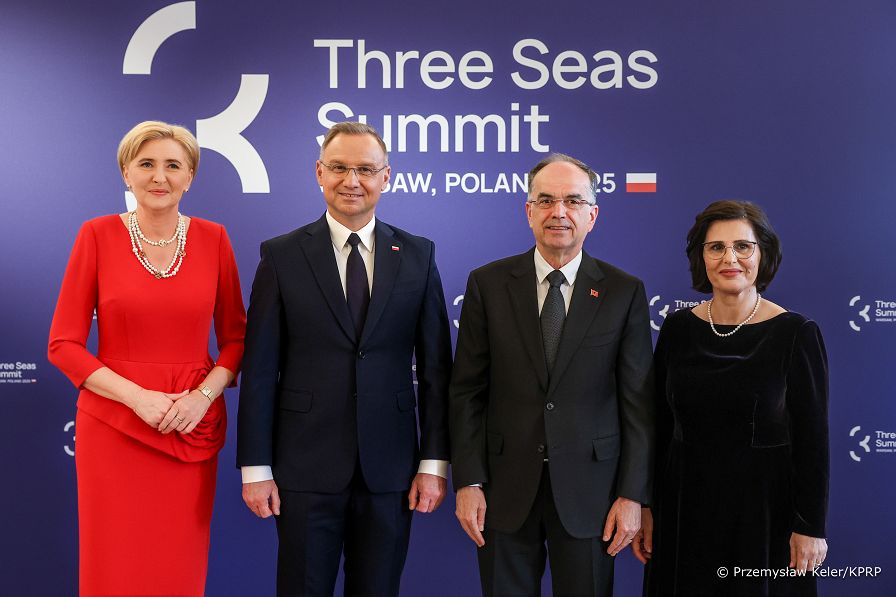 010_Para_Prezydencka_obiad_oficjalny_Szczyt_Trojmorza_Warszawa_20250428_PK1_6531.jpg