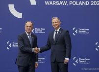 24_Andrzej_Duda_Szczyt_Trojmorza_-powitania_Warszawa_20250429_PK2_5574.jpg