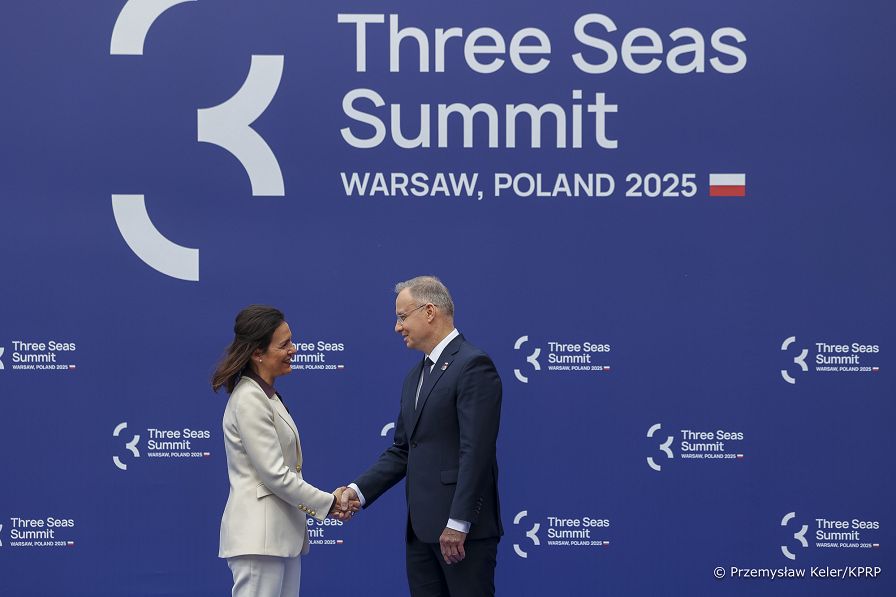 06_Andrzej_Duda_Szczyt_Trojmorza_-powitania_Warszawa_20250429_PK2_4983.jpg