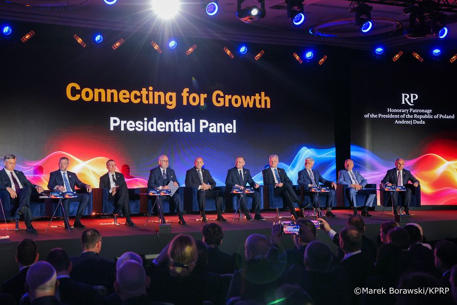 006_Andrzej_Duda_Szczyt_Inicjatywy_Trójmorza_dzień_2_Forum_Biznesu_family_panel_29-04-2025_MB1_9188.jpg.JPG
