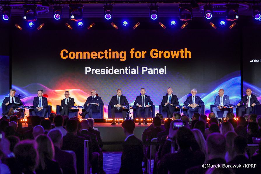 009_Andrzej_Duda_Szczyt_Inicjatywy_Trójmorza_dzień_2_Forum_Biznesu_family_panel_29-04-2025_MB2_8783.jpg.JPG