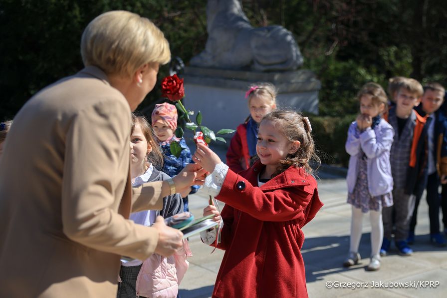 006_Agata_Kornhauser_Duda_Spotkanie_uczniowie_SP_w_Markach_02-04-2025_GJA_1262.jpg.JPG