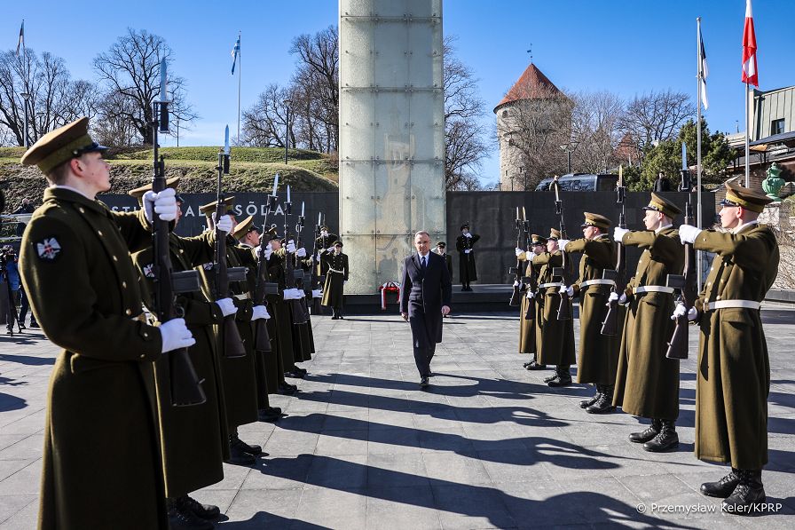 004_Prezydent_Andrzej_Duda_wieniec_Pomnik_Zwyciestwa_w_wojnie_o_niepodleglosc_Republiki_Estonskiej_20250408_PK1_1395.jpg