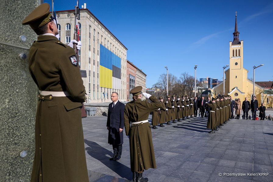 003_Prezydent_Andrzej_Duda_wieniec_Pomnik_Zwyciestwa_w_wojnie_o_niepodleglosc_Republiki_Estonskiej_20250408_PK1_1355.jpg