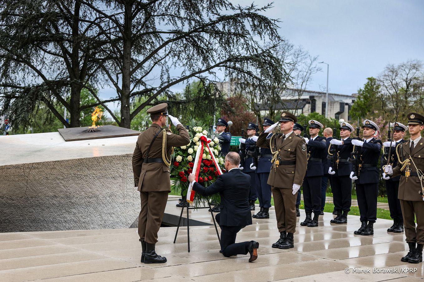 002_Prezydent_Andrzej_Duda_zlozenie_wienca_pod_Pomnikiem_Obroncow_Ojczyzny_20250415_MB1_2602.jpg