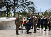 002_Prezydent_Andrzej_Duda_zlozenie_wienca_pod_Pomnikiem_Obroncow_Ojczyzny_20250415_MB1_2602.jpg