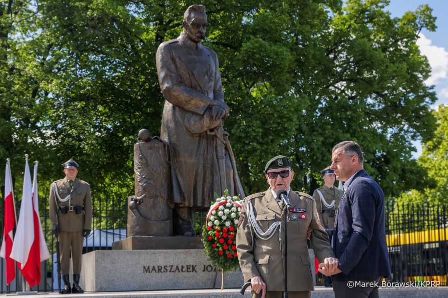 004_Lekcja_RP_90_rocznica_Pilsudski_wieniec_pomnik_piłsudskiego_12-05-2025_MB1_8305.jpg