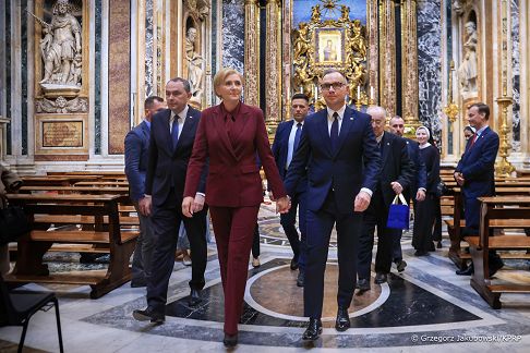 003_Para_Prezydencka_grob_Papieza_Franciszka_20250517_GJA_6596.jpg