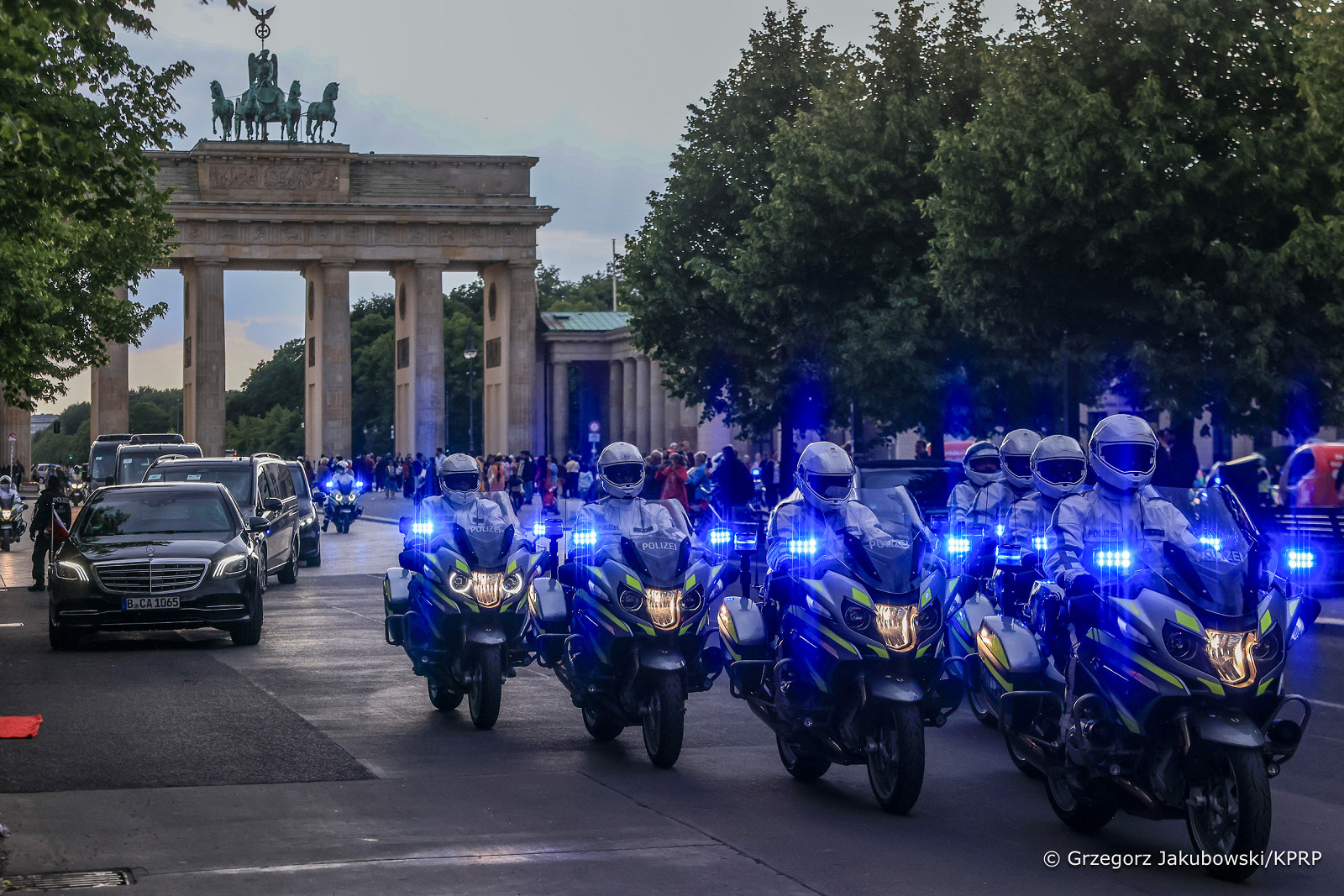 001_Para_Prezydencka_kolumna_Berlin_wizyta_Republika_Federalna_Niemiec_20250526_GJA_0489.jpg [1.27 MB]