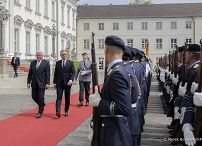 02B_Andrzej_Agata_Duda_wizyta_Niemcy_powitanie_20250527_MB1_3801.jpg
