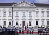 02C_Andrzej_Agata_Duda_wizyta_Niemcy_powitanie_20250527_GJB_0423-1.jpg