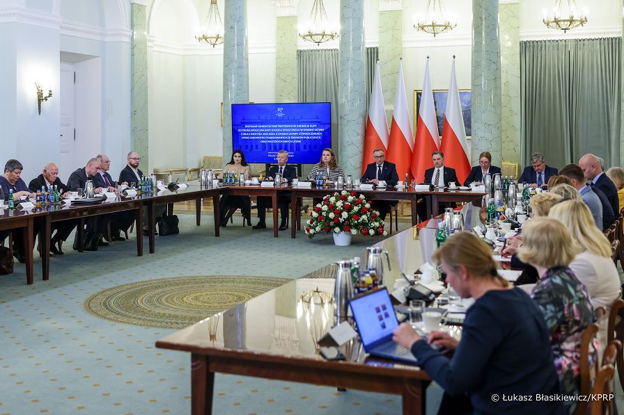 001_Prezydent_Andrzej_Duda_konsultacje_spoleczne_z_Rada_Dialogu_Spolecznego_20250505_LB_24373.jpg