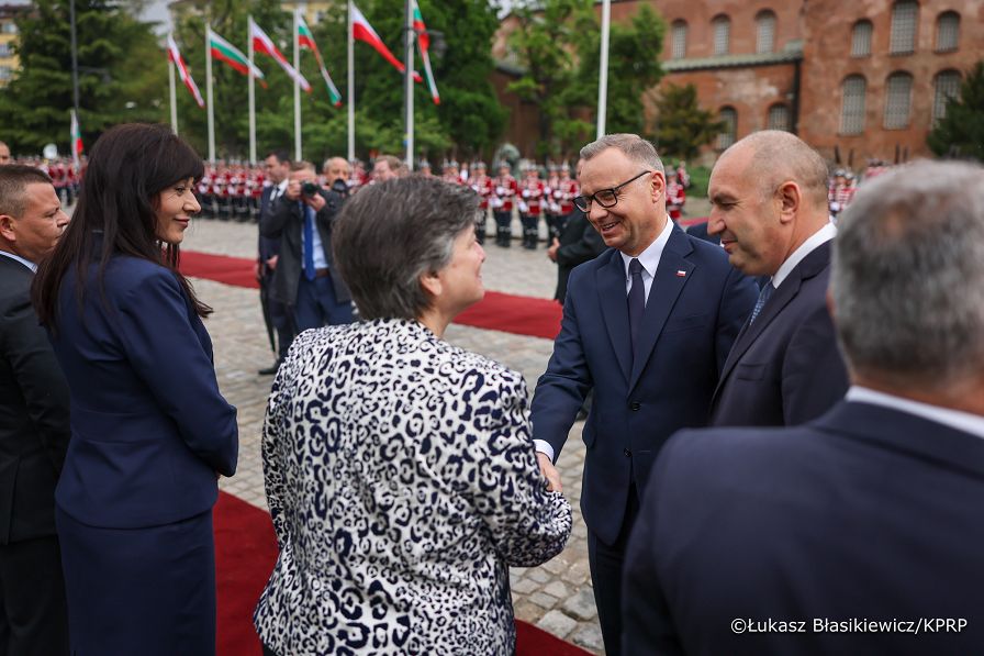 009_Andrzej_Duda_Agata_Kornhauser_Duda_Wizyta_Bułgaria_powitanie_07-05-2025_LB_24821.jpg.JPG