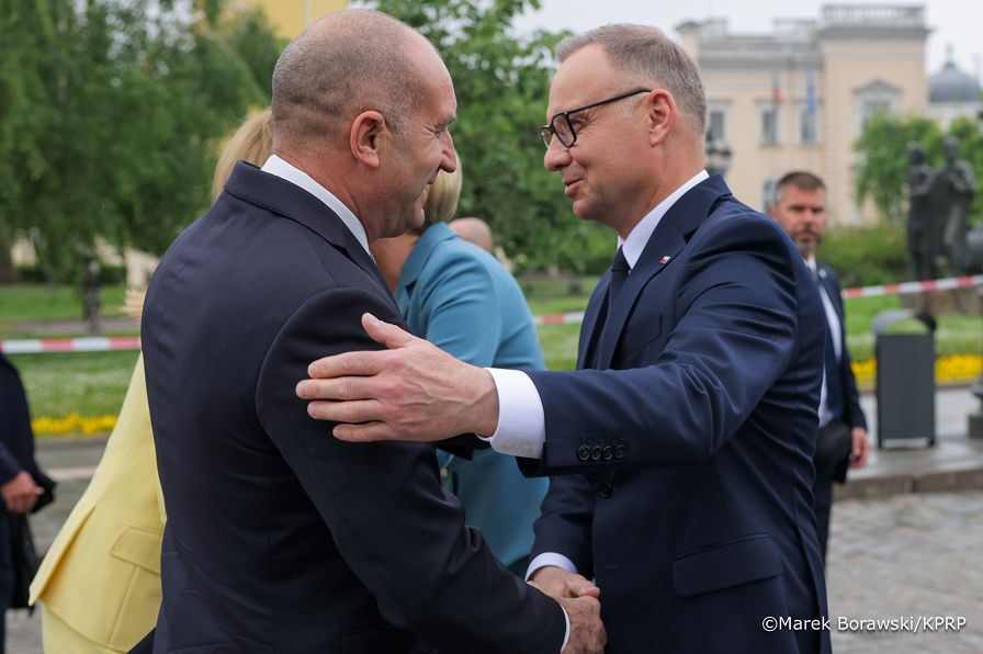 001_Andrzej_Duda_Agata_Kornhauser_Duda_Wizyta_Bułgaria_powitanie_07-05-2025_MB1_6197.jpg.JPG