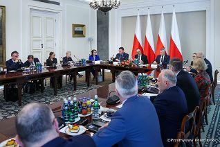 004_Piotr_Ćwik_Posiedzenie_NRR_ds_rozwoju_09-05-2025_PK1_0280.jpg.JPG