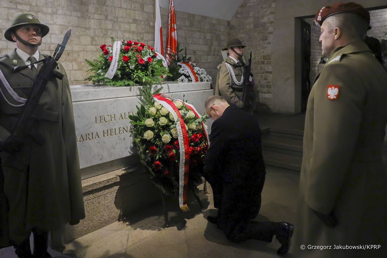 06_Andrzej_Duda_15_rocznica_Katastrofy_smolenskiej_Wieniec_Krakow_20250410_GJB_5695_1.jpg