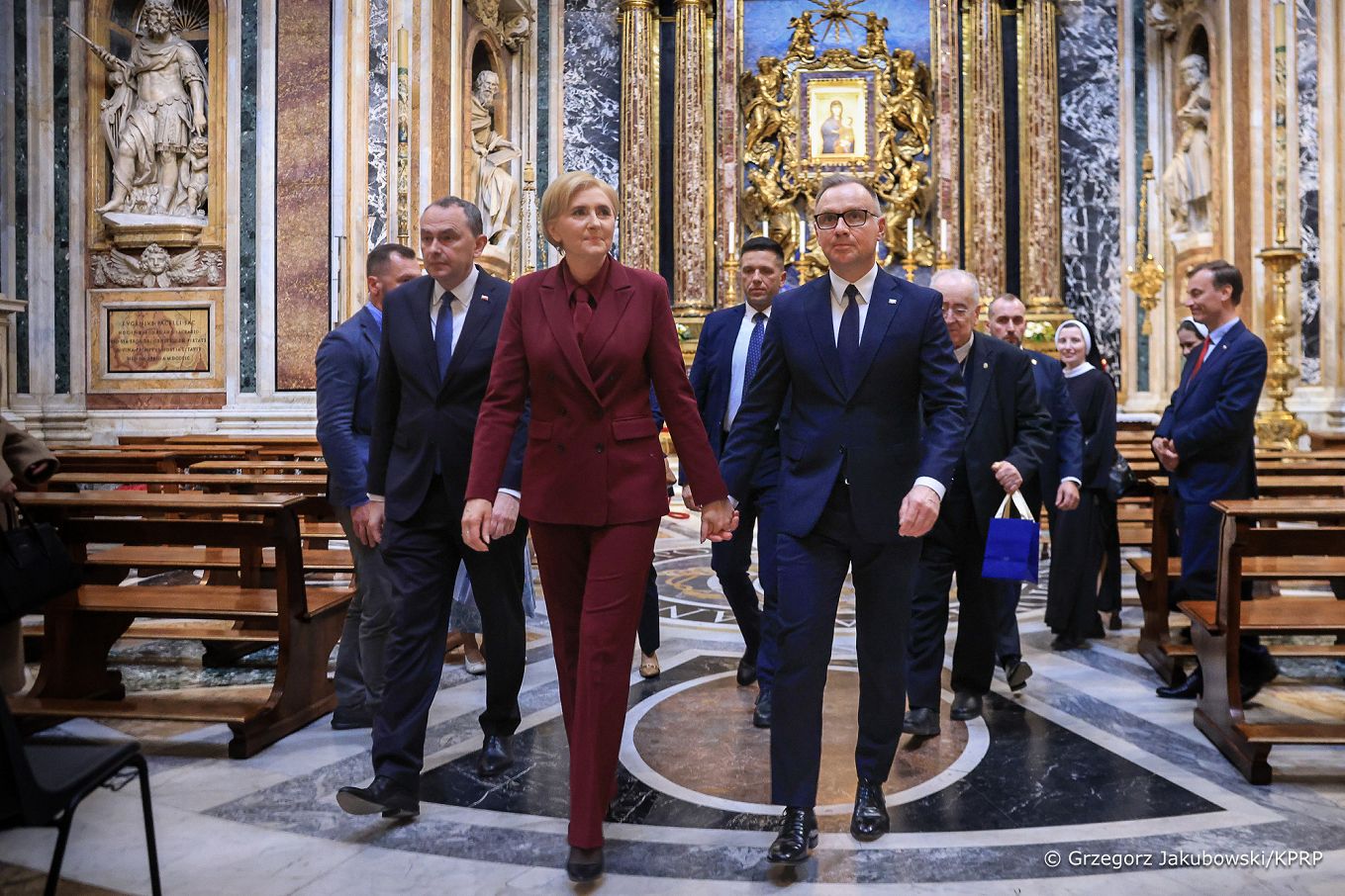 003_Para_Prezydencka_grob_Papieza_Franciszka_20250517_GJA_6596.jpg