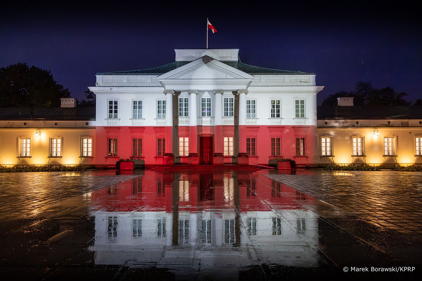 030_001_Iluminacja_Dzien_Flagi_Rzeczypospolitej_Polskiej_Belweder_20250502_MB1_3322-Poprawione-Szum.jpg
