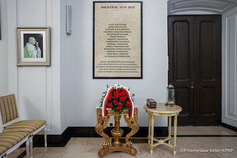 001_Wieniec_miesięcznica_katastrofa_smoleńsk_10-06-2025_PK1_8667.jpg.JPG