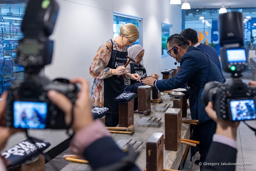 011_Agata_Kornhauser_Duda_wizyta_Royal_Selangor_Center_20250611_GJA_0832-Poprawione-Szum.jpg