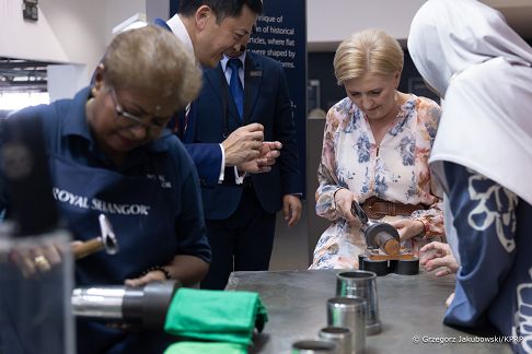 008_Agata_Kornhauser_Duda_wizyta_Royal_Selangor_Center_20250611_GJA_0637-Poprawione-Szum.jpg