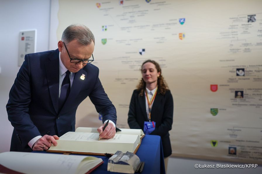 012_Andrzej_Duda_Wizyta_Litwa__księga_02-06-2025_LB_28815.jpg