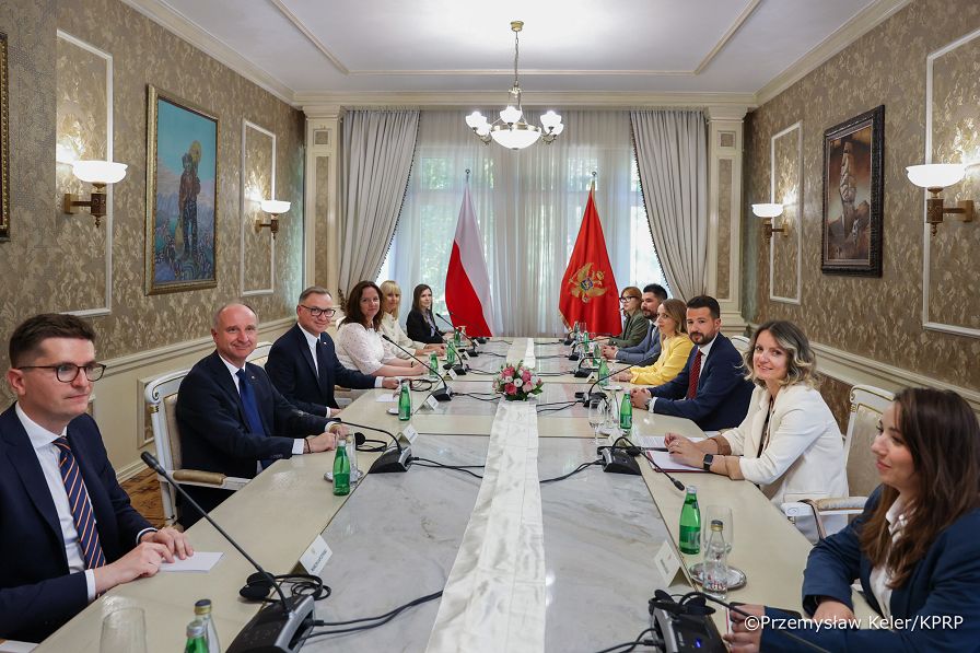 009_Andrzej_Duda_Agata_Korhauser_duda_Wizyta_Czarnogóra_spotkanie_delegacji_23-06-2025_PK1_8726.jpg.JPG