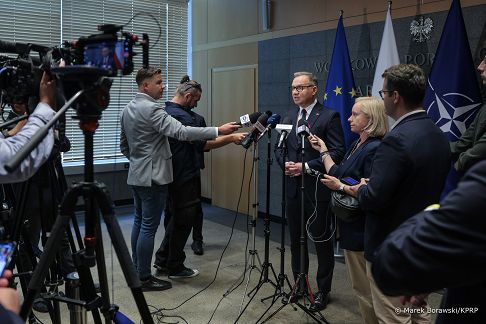 003_Prezydent_Andrzej_Duda_briefing_odlot_Szczyt_Nato_Haga_20250624_MB1_1728.jpg