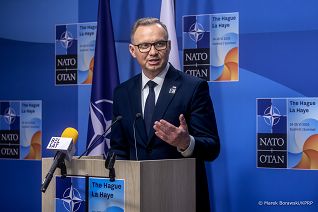 003_Prezydent_Andrzej_Duda_wypowiedz_Media_Haga_Szczyt_NATO_20250625_MB2_2933-Poprawione-Szum.jpg