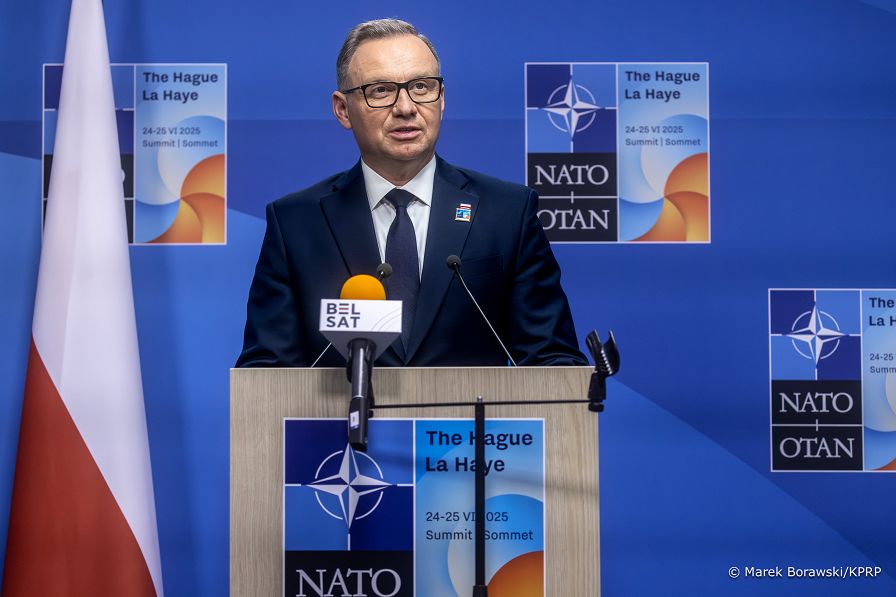 001_Prezydent_Andrzej_Duda_wypowiedz_Media_Haga_Szczyt_NATO_20250625_MB2_2866-Poprawione-Szum.jpg
